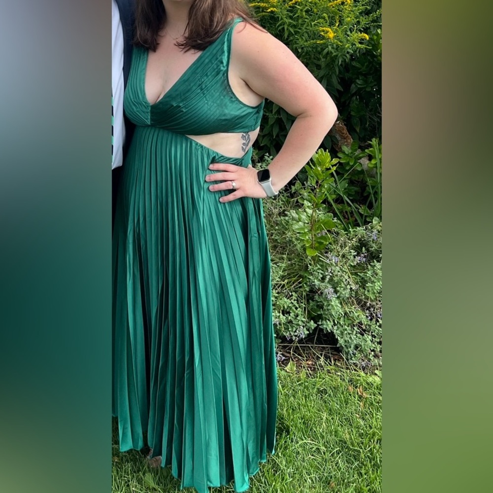 XL Petite Abercrombie and Fitch wedding guest dress. Gisele pleated dress.